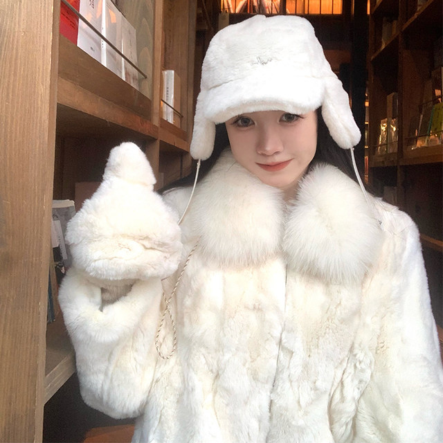 Yu Xiaoping Little Rabbit Paper Fox Fox Mao Terry Rabbit Rabbit Holding ...