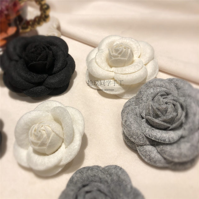 Korean version of handmade camellia small fragrance style corsage brooch black white gray flowers medieval pin suit sweater accessories trend