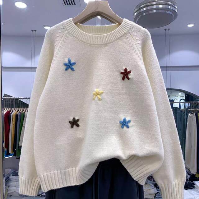 20609 winter round neck heavy industry embroidered flower round neck sweater Korean style sweater soft glutinous pullover top