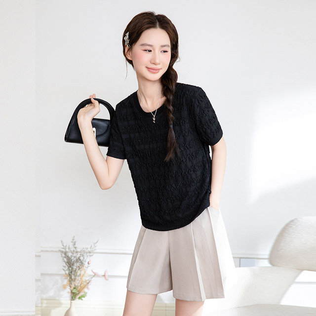 
Qisu large-size women's top 2025 summer new style slim and fat mm straight shoulder slim and pleated casual short-sleeved T-shirt