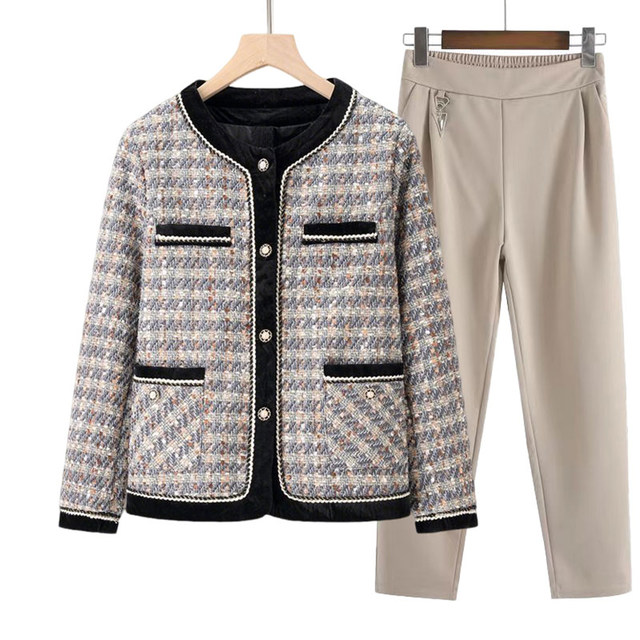 2025 new middle-aged mother spring and autumn clothes small fragrance style jacket fashionable middle-aged and elderly women's clothing spring small and short