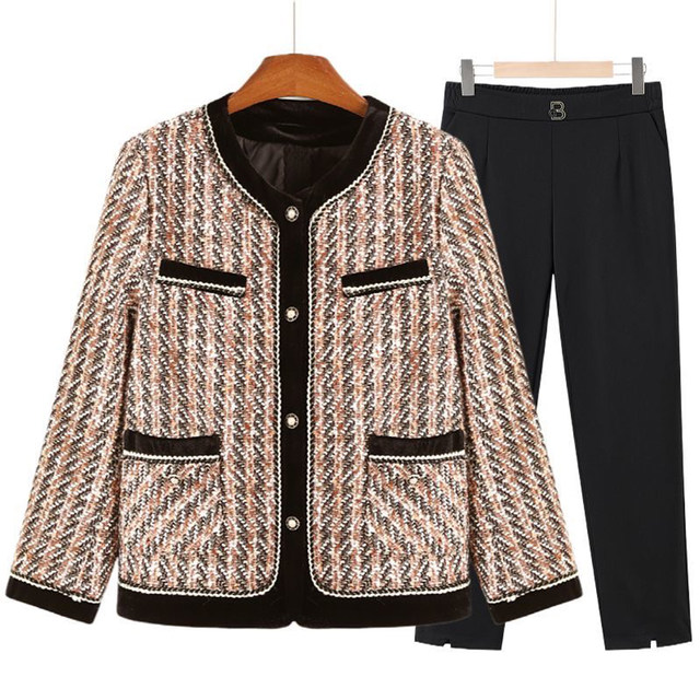 2025 new middle-aged mother spring and autumn clothes small fragrance style jacket fashionable middle-aged and elderly women's clothing spring small and short