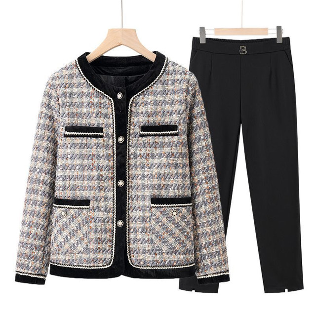 2025 new middle-aged mother spring and autumn clothes small fragrance style jacket fashionable middle-aged and elderly women's clothing spring small and short