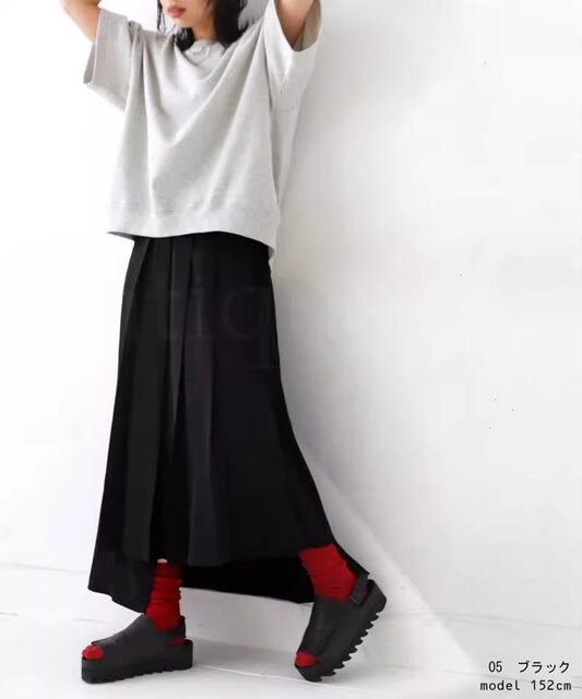 Exquisite three-dimensional cutting and high-end 2024 spring and summer new slim Japanese expensive brand asymmetric mid-length pleated skirt
