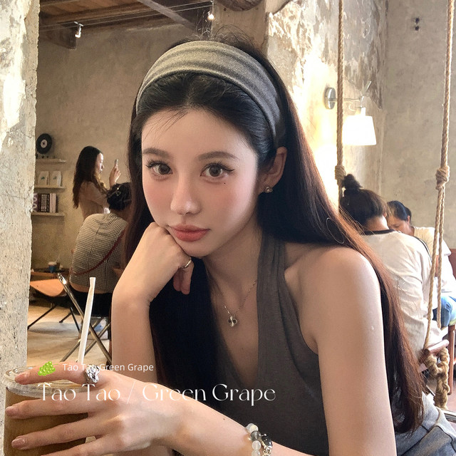 
Gray wide-brimmed headband for women, autumn and winter 2025 new daily wear, high-end, foreign style, fashionable high skull headband