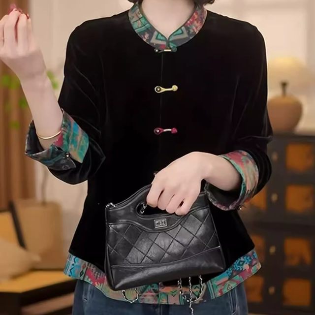 
New Chinese style national style velvet jacket for women 2025 new spring and autumn buckle top mother's style fashionable age-reducing shirt trend