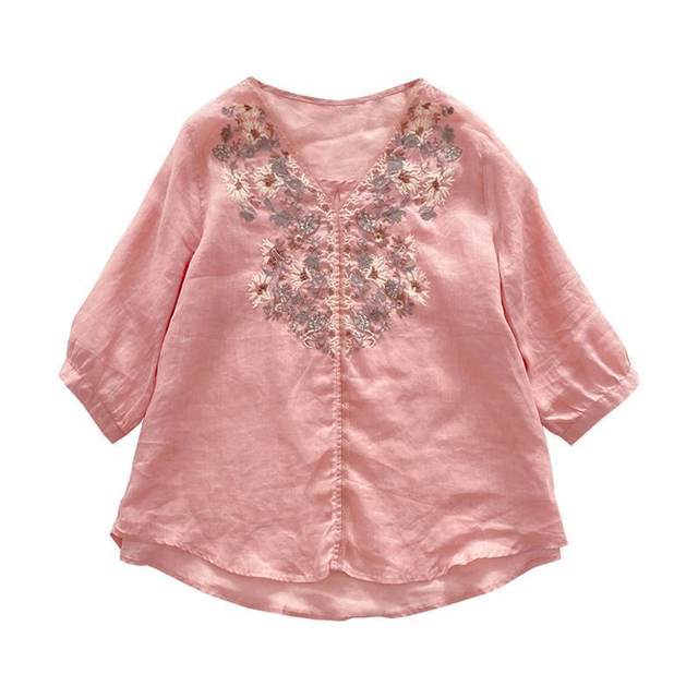 
Middle-aged and elderly women's summer new style commuting literary loose v-neck pullover embroidered mid-sleeve babydoll top mom