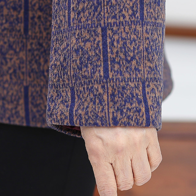 Middle -aged and elderly autumn and winter, woolen woolen coat, big size Mom pretend to be old people clothes plus velvet thickened grandma dressing warm cotton jacket
