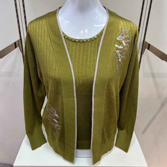 Noble knitted sweater two-piece set mother's suit embroidered shirt suit middle-aged and elderly women's loose large-size jacket thin