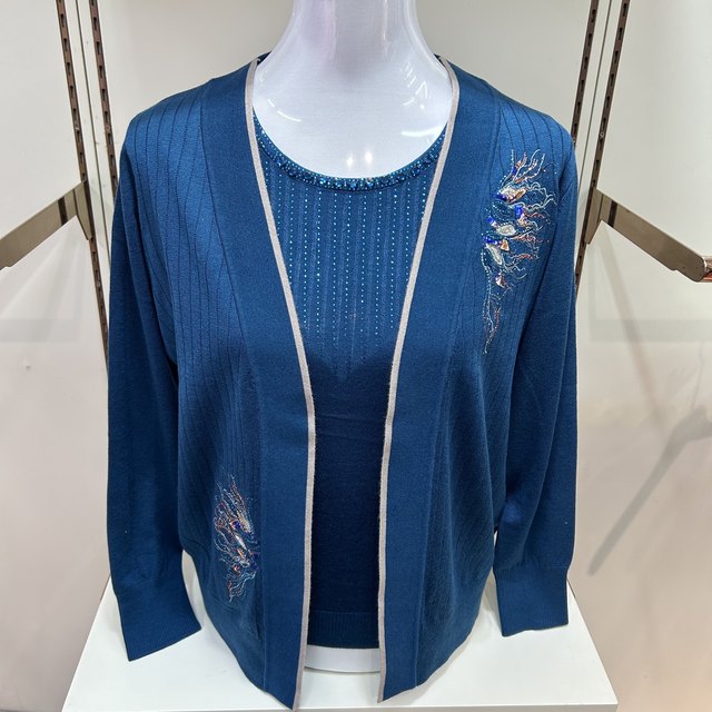 Noble knitted sweater two-piece set mother's suit embroidered shirt suit middle-aged and elderly women's loose large-size jacket thin