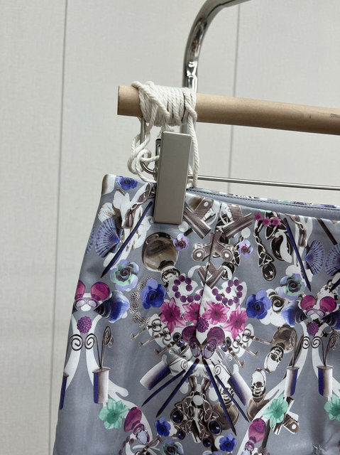 Spring and autumn short skirt summer fashionable skirt print new Korean version retro one step to make you look slim and elegant
