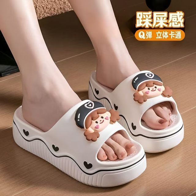 
2025 summer outdoor wear EVA slippers for women to increase their appearance at home cartoon style, fashionable soft bottom female sandals