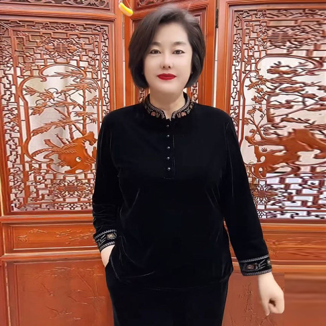 Re-tourist Chinese style mother wears velvet T-shirt 2025 spring new high-end embroidered stand-collar Chinese cheongsam shirt