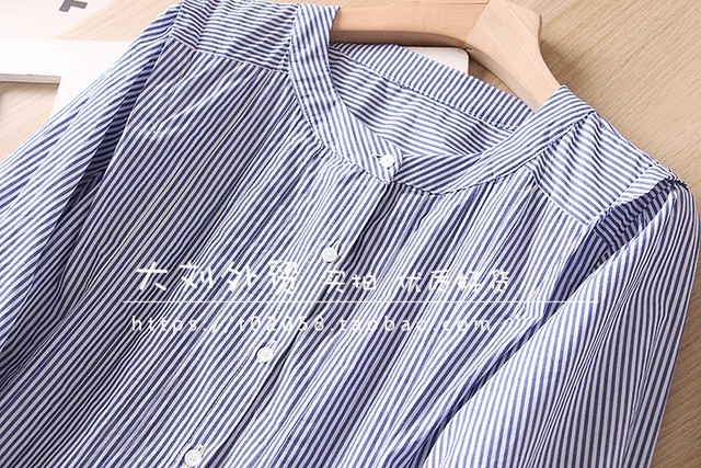 2025 autumn new style round neck spliced ​​pleated small shirt, blue and white striped quarter sleeve cotton, women's loose shirt