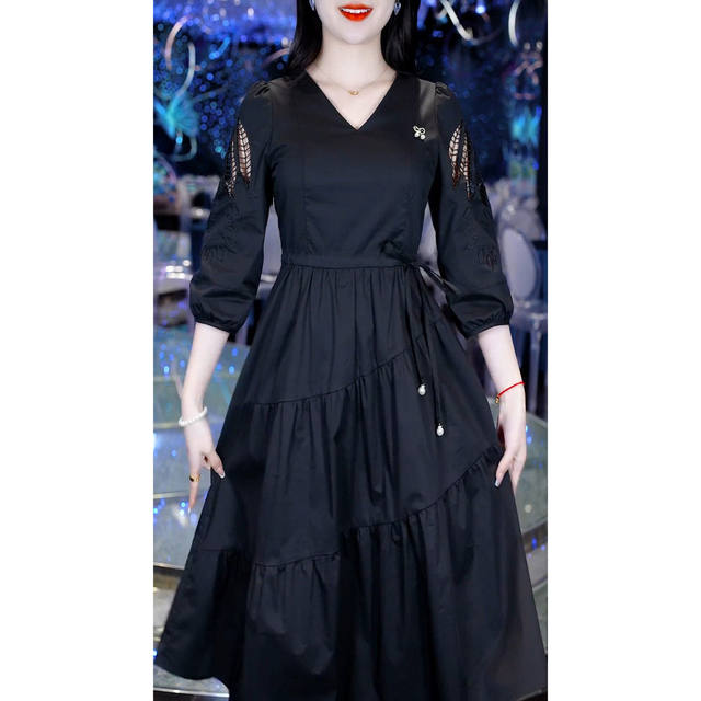 2025 Spring and Autumn New Large Size Seven-Cropped Sleeve Dress Women's Elegance V-neck Hollow Waist Slimming Mid-length Skirt
