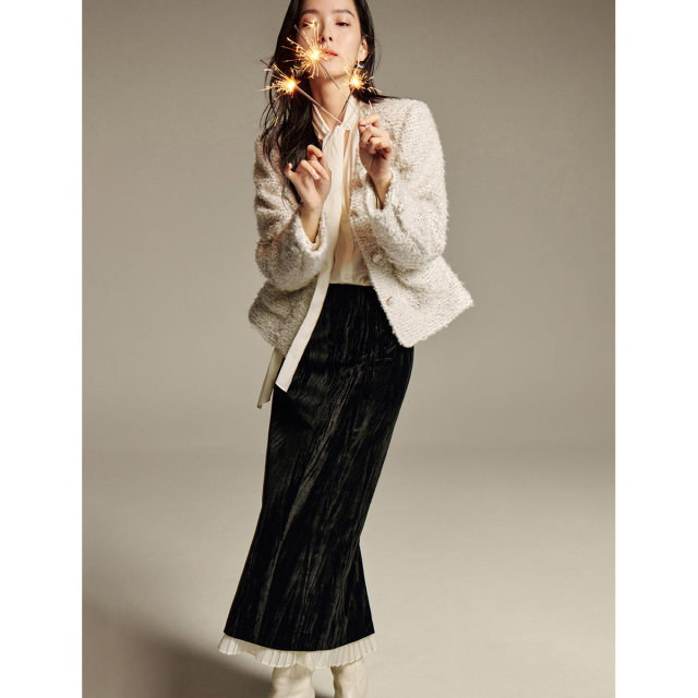 Inman velvet spliced ​​press-pleated hem skirt 2025 spring women's new high-waisted slim A-line long skirt
