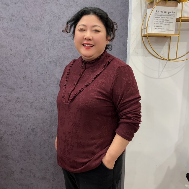 Fashionable black ears with velvet relief base shirt for women loose warm autumn and winter long-sleeved top large size middle-aged and elderly mothers
