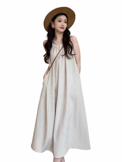 Sleeveless vest dress for women in summer 2025 new style of seaside vacation high-end halter neck sling beach skirt