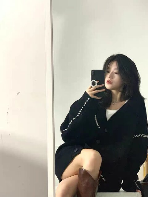 Sweater jacket for women in spring, autumn and winter new lazy style large size fat MM outer wear design V-neck knitted cardigan top