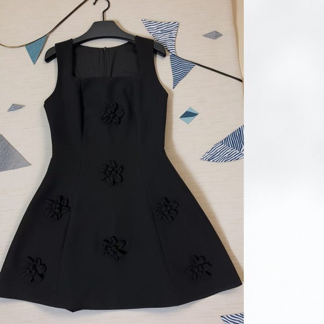 Fashionable and casual short versatile vest skirt 2025 spring women's retro sleeveless square collar high-end three-dimensional floral dress