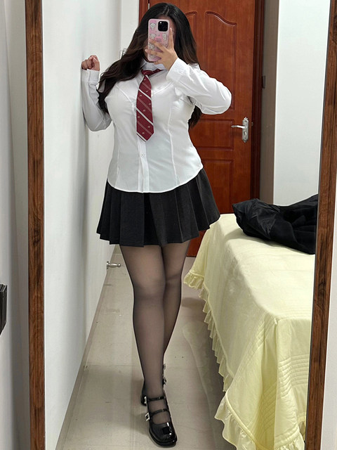 Large size slightly fat MM waist white shirt female spring and summer design sense long -sleeved slim slimness, thin jk uniform hot girl top
