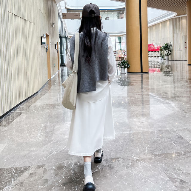 White skirt for women in spring and summer 2025 new mid-length high waist cover hips to make them look slim and casual large size pocket a-line skirt
