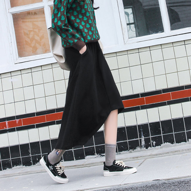 Black irregular skirt female autumn mid -length loose large -size pocket high -waist French retro A -line long skirt
