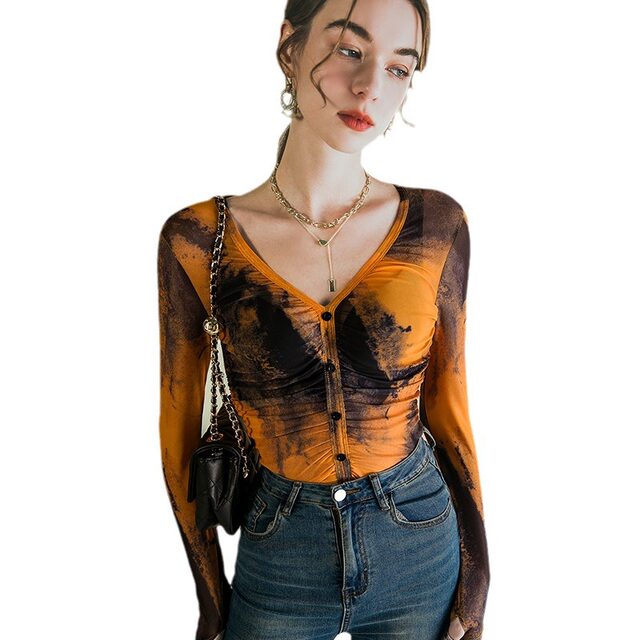 American -style tie -dyeing printing mesh top fold tight long -sleeved V -neck T -shirt female spring and summer new design sense bottoming shirt
