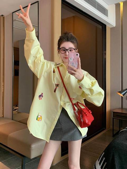Large size fat mm300Jin [Jin equals 0.5 kg] Yellow fun cartoon long-sleeved shirt for women in spring design niche French top trendy
