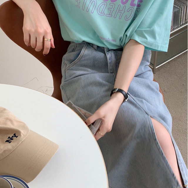Homemade sweet Japanese high-waisted front slit trendy denim skirt for female students looking slim mid-length straight A-line skirt
