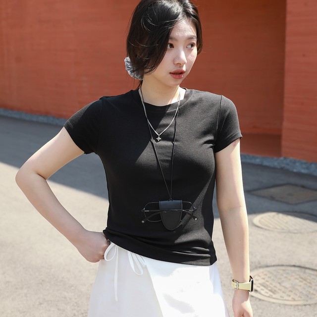 Lu Sheng women's clothing, a basic short-sleeved T-shirt that is easy to wear, round neck fitting style is soft and easy to wear