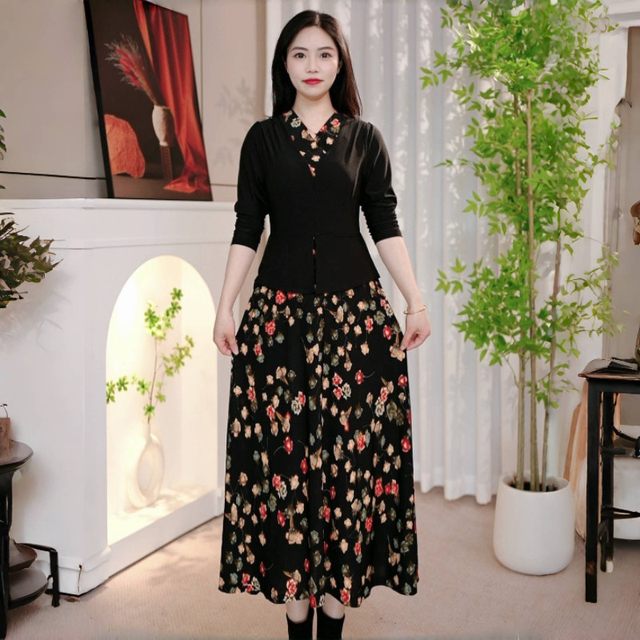 2025 new style of middle-aged and elderly women's spring and autumn long-sleeved dress for middle-aged mothers in autumn dress fake two-piece polka dot long skirt