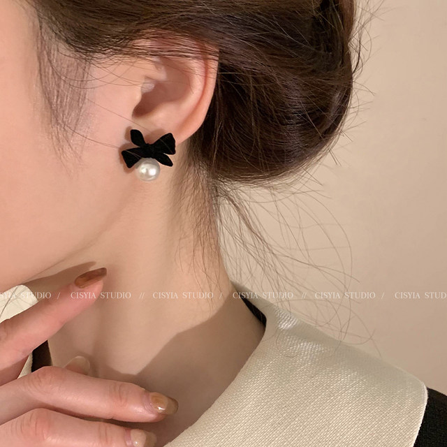 Earrings 2025 new popular high-end red earrings for women with bow earrings ear clips without ear piercings New Year bride