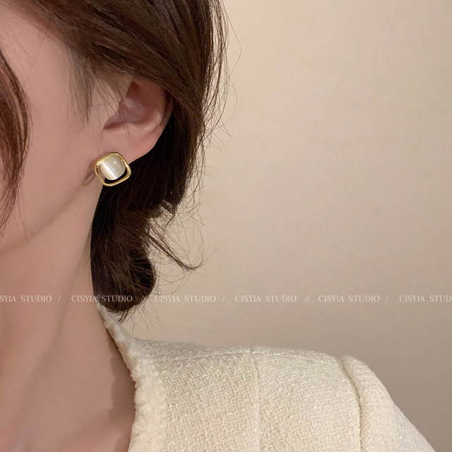 High-end cat eye stone earrings for women 2025 new popular ear clip mosquito coil plate temperament earrings without ear holes