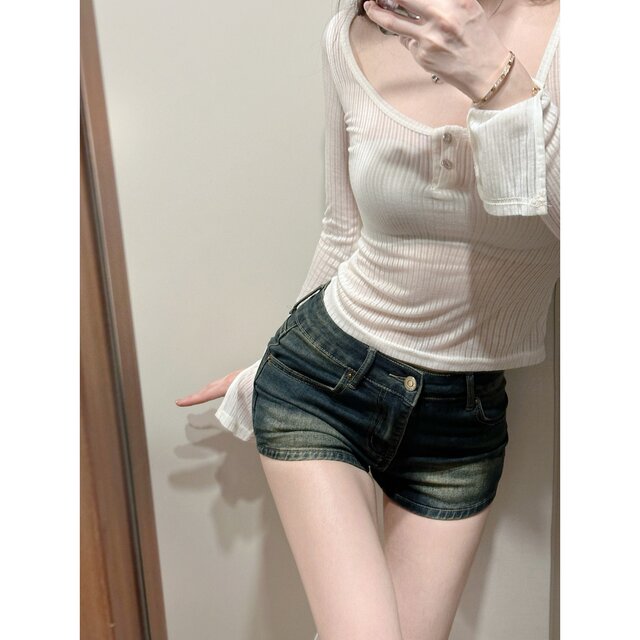 A Korean girl ~ Hot girl is purely slim and big round neck perspective sun protection white thin T-shirt

