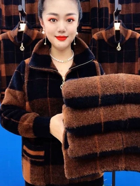 Mom's autumn and winter imitation mink short jacket new large plaid age-reducing fashion middle-aged and elderly women's woolen short jacket