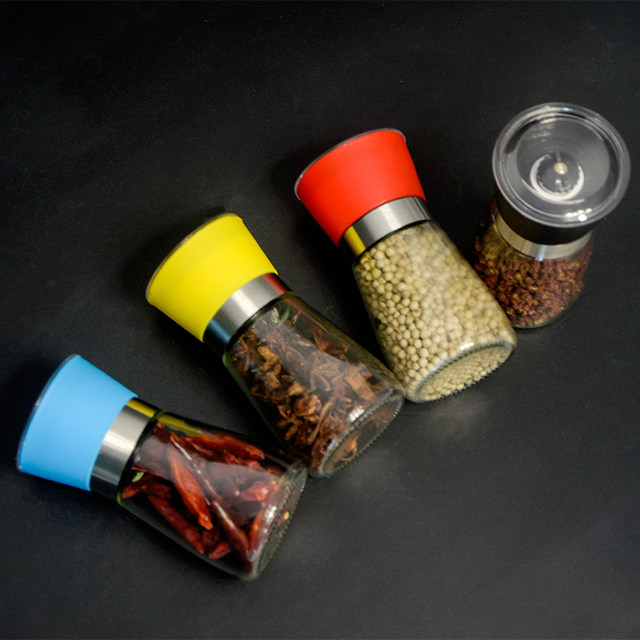 Pepper grinder manual grinding bottle thickened household pepper grinding black pepper grinder seasoning bottle