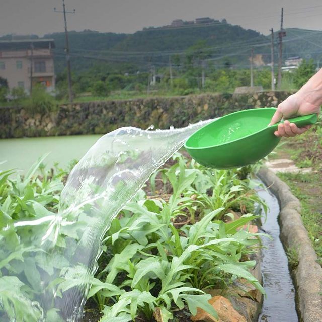 Thickened beef tendon plastic water ladle for growing flowers and vegetables, watering, wear-resistant agricultural cooked glue spoon, toilet feces ladle, long water ladle