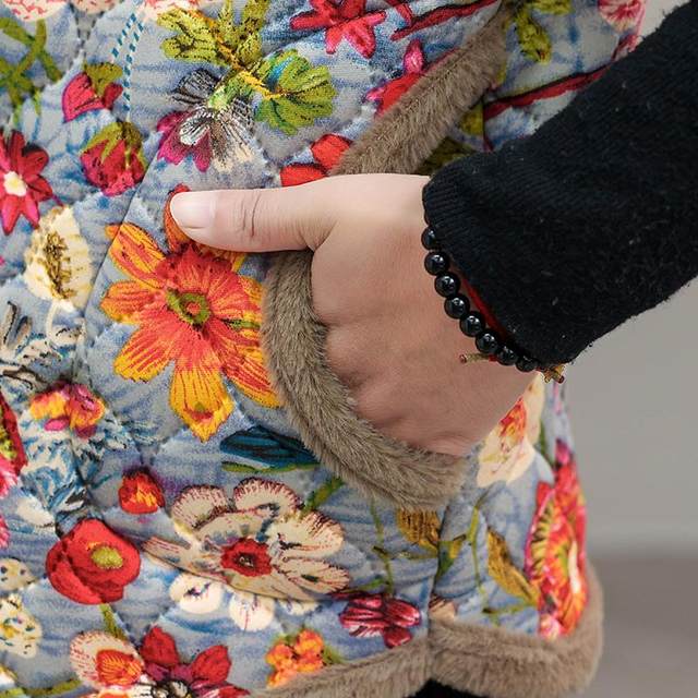 Middle-aged and elderly women's warm and velvet thickened cotton-padded clothes for mothers winter cotton-padded jackets half-sleeved vests three-quarter cotton-padded jackets