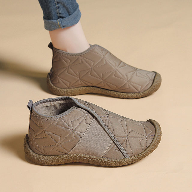 2024 Winter new snow boots old Beijing cotton shoes female plus velvet thickened non -slip and kicking casual warm cotton boots
