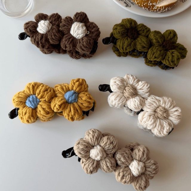 Autumn and winter knitted wool flower ponytail banana clip vertical clip hair accessory 2025 new style plush hair clip on the back of the head for women