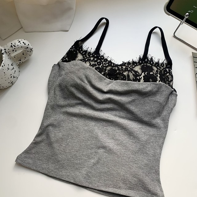 Sexy, unique and exquisite little camisole for women, beautiful and unique American lace splicing sleeveless top for summer.