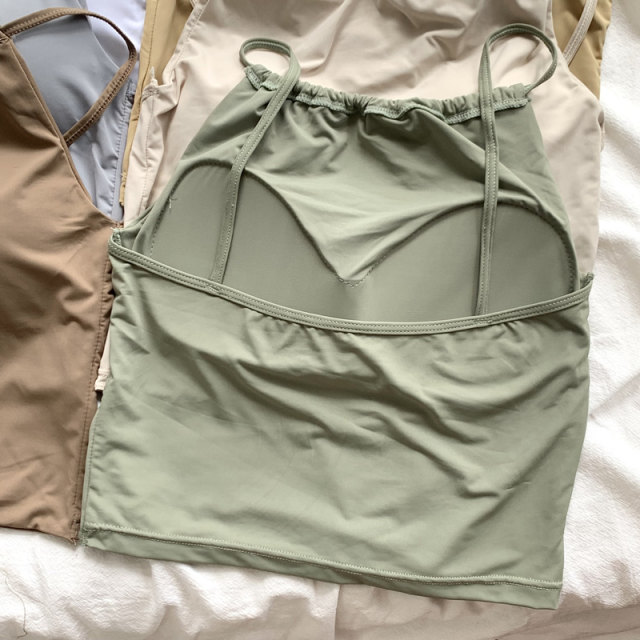 Wearing a black vest for women with chest pads for the outside for women in summer 2023 new Korean style slimming short inner halter hanger