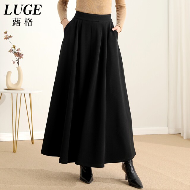 Hepburn style umbrella skirt for women 2025 spring new small half-length skirt for women spring and autumn drooping black big hem skirt