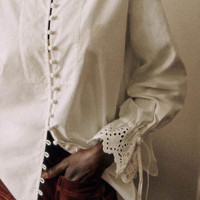 French niche 2025 early spring retro exquisite hollow flared sleeve strap bag buckle stand collar white shirt
