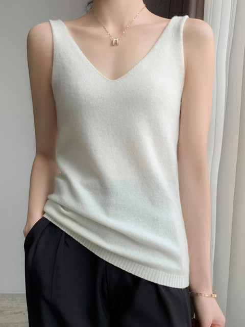Slim-fitting 100 pure wool suspender V-neck versatile small vest for women with knitted bottoming shirt autumn and winter new short sweater