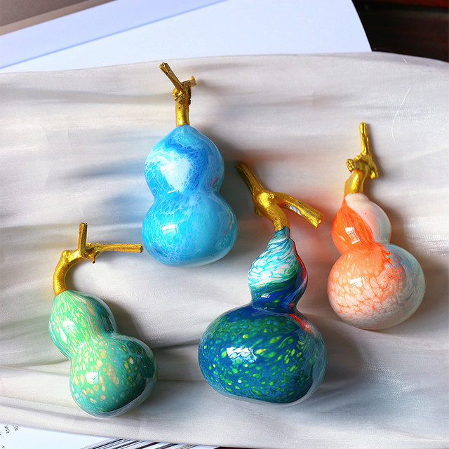 Intangible cultural heritage inherits handcraft skills large lacquer floating paint craft gourd small ornaments playable parts men and women cultural lacquer