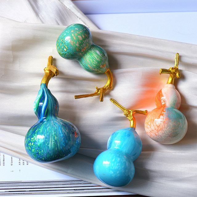 Intangible cultural heritage inherits handcraft skills large lacquer floating paint craft gourd small ornaments playable parts men and women cultural lacquer