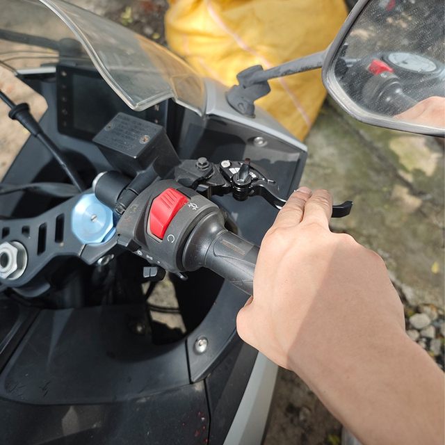 
Suitable for new Peugeot PULSION 211 modified aluminum alloy brake horn clutch handle lever accessories