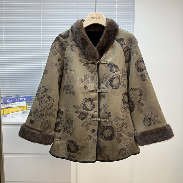 
Middle-aged and elderly grandma's winter coat fur integrated plus velvet thickened coat for women new Chinese style mother's clothing warm top clothes